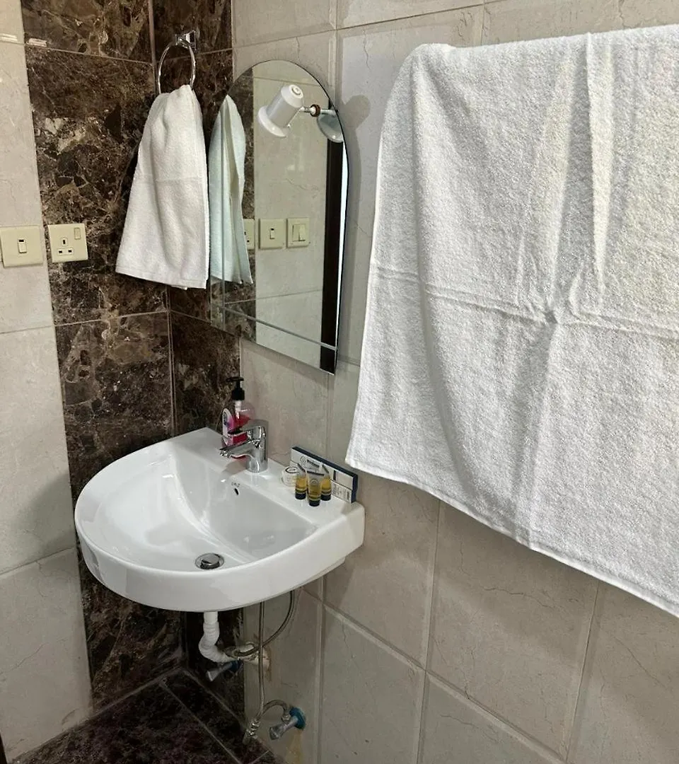 4- Cozy Sleeps 7 Family Apartment Medina