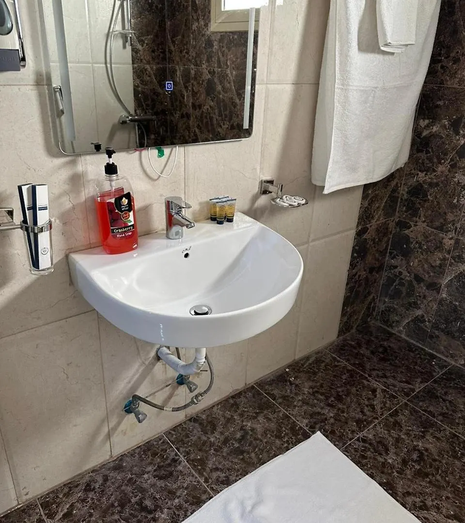 4- Cozy Sleeps 7 Family Apartment Medina Arabia Saudita